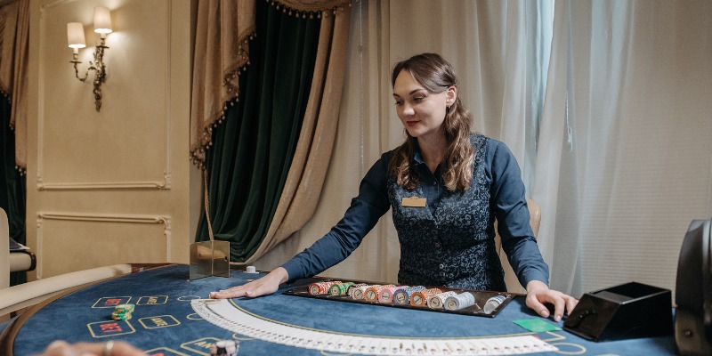 Cách Chơi Baccarat - Bí Mật Đằng Sau Game Bài Đổi Thưởng 2 Giới thiệu vài nét về game bài baccarat